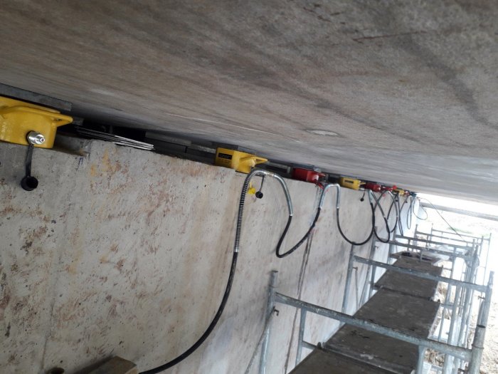 KÍCH CHỈNH SỬA GỐI CẦU