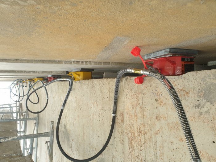 KÍCH THAY GỐI CẦU